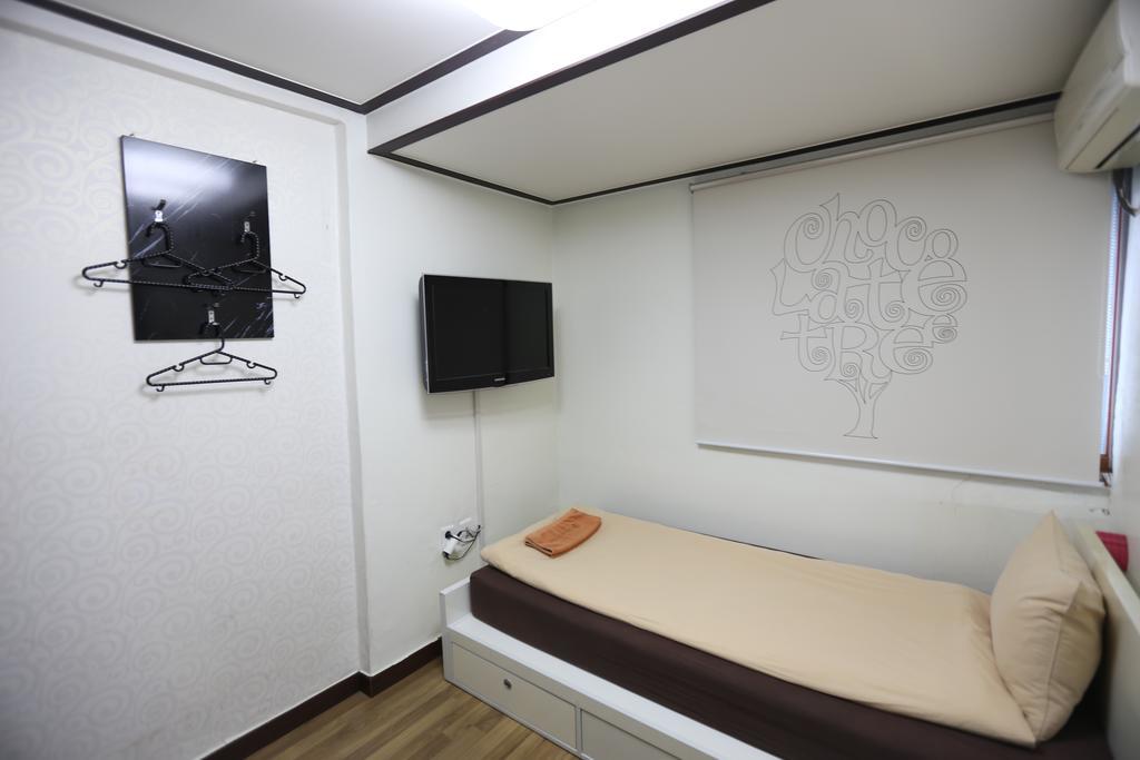 Chocolate Tree Sinchon Hotel Seoul Exterior photo